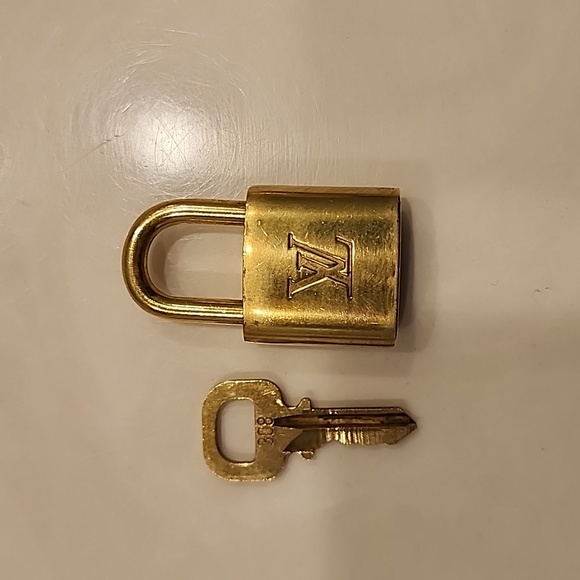 LV #308 Authentic Louis Vuitton lock and key - Picture 1 of 2